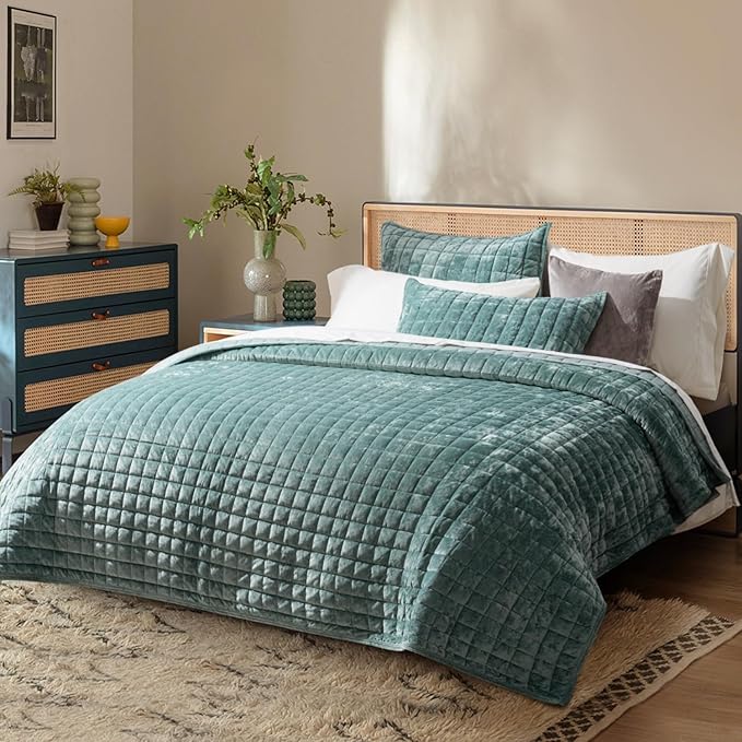 RECYCO Luxury Velvet Quilt Set King Size, Lightweight Velvet Comforter Set - Image 2