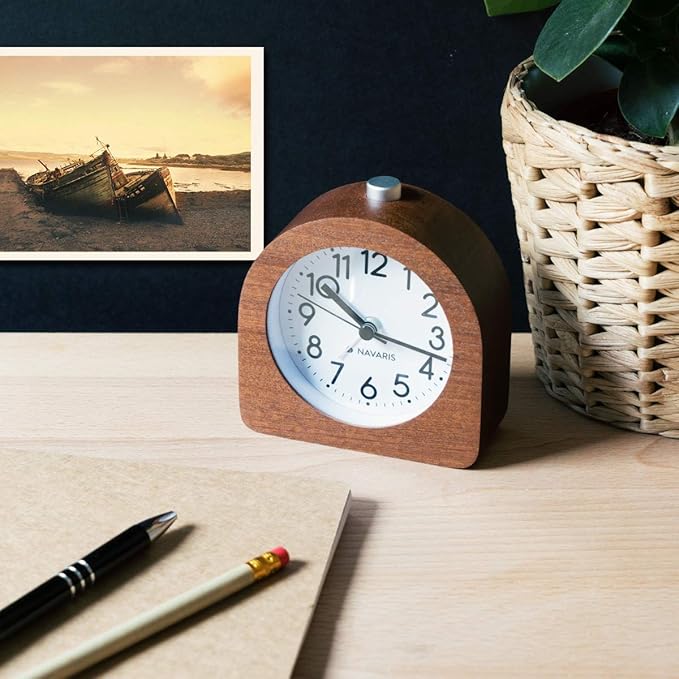 Navaris Wood Analog Alarm Clock - Image 5