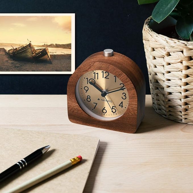 Navaris Wood Analog Alarm Clock - Image 5
