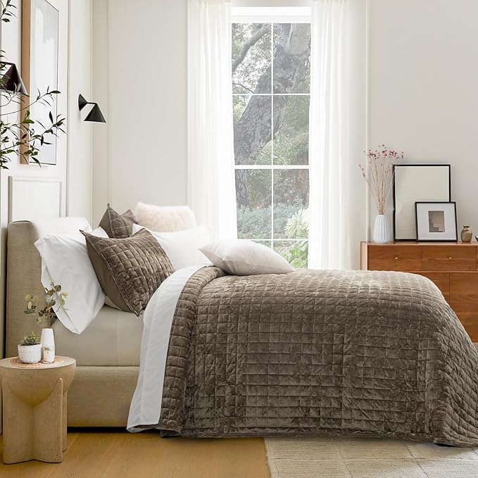 RECYCO Luxury Velvet Quilt Set, California King 118'' x 106'' Oversized - Image 2