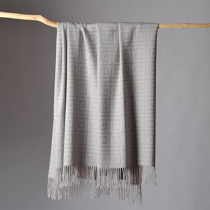 CUDDLE DREAMS Premium Cashmere Throw Blanket by CUDDLEDREAMS