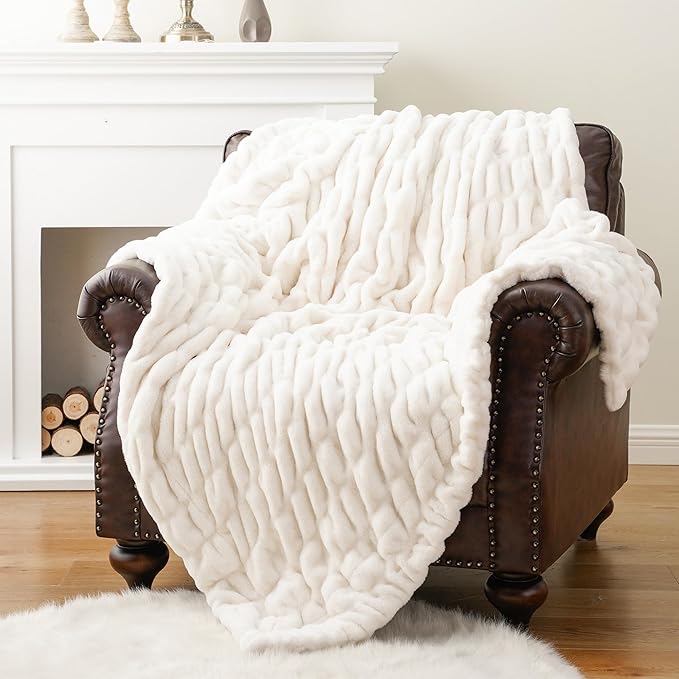 BATTILO HOME Cream Faux Fur Throw Blanket by BATTILOHOME