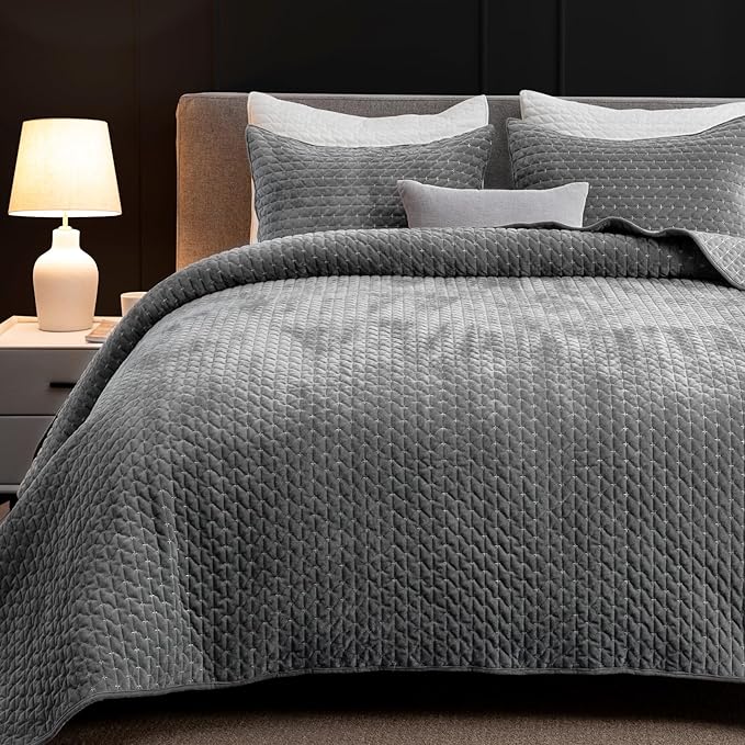 Powdion Velvet Quilt Queen Size, Oversized Bedspread Quilted Bedding Set by POWDION