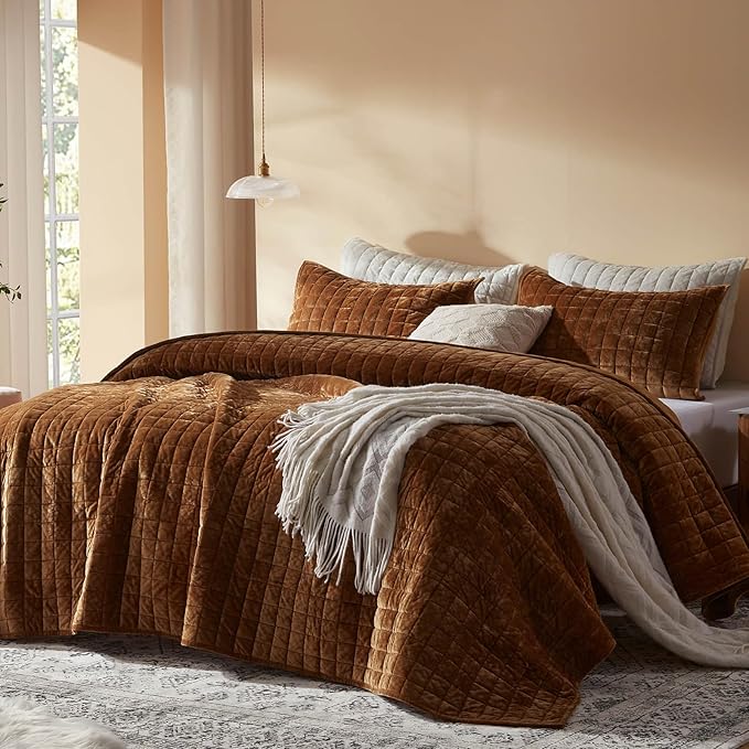 LEAONME Velvet Quilt King Size-98''x106'', Lightweight Caramel Velvet Comforter - Image 2