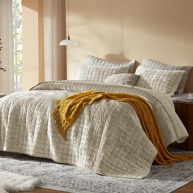 LEAONME Velvet Quilt King Size-98''x106'', Lightweight Beige Velvet Comforter - Image 2