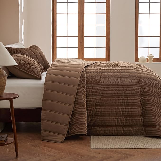 Bedsure Luxury Velvet Quilt Queen Size - Image 6
