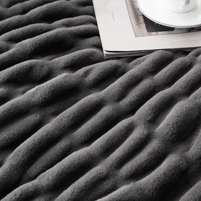 BATTILO HOME Luxury Faux Fur Blanket - Image 5