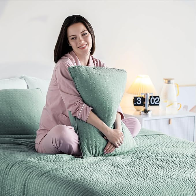 KASENTEX Oversized Queen Quilt Set 102"x106" – Soft Washed 3-Layer Lightweight - Image 6