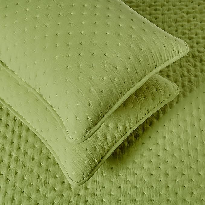 Amazon Basics Brushed Microfiber Quilt Set, Extra Soft - Image 3