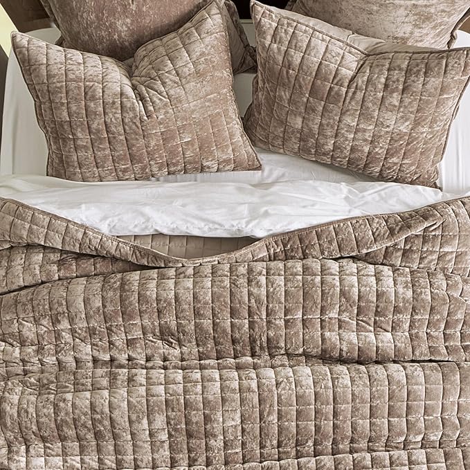 RECYCO Luxury Velvet Quilt King Size Bedding Set, Ultra Soft Velvet Comforter - Image 3