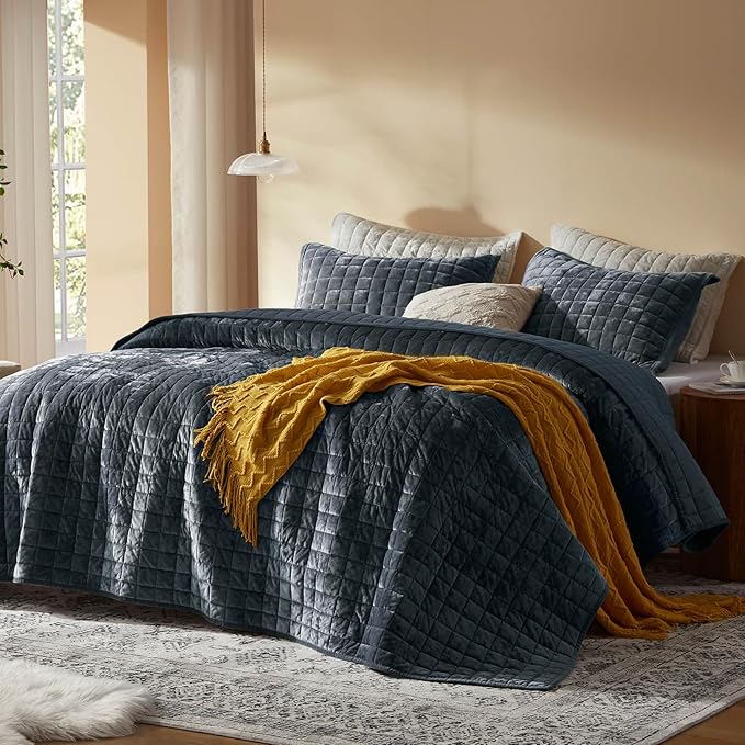 LEAONME Velvet Quilt King Size-98''x106'', Lightweight Navy Blue Velvet - Image 2