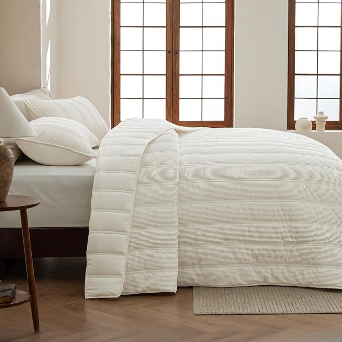Bedsure Luxury Velvet King Size Quilt - Image 6