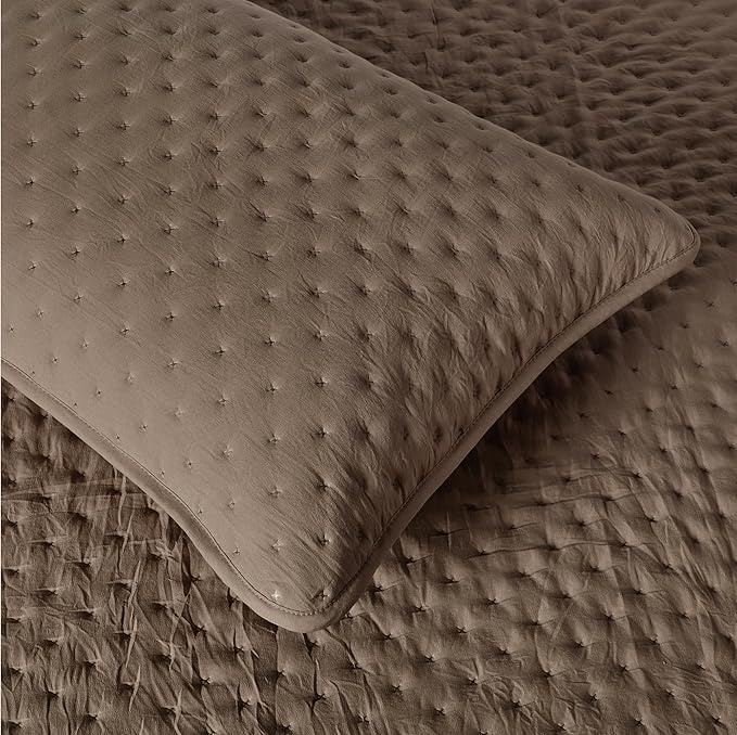 Amazon Basics Brushed Microfiber Quilt Set, Extra Soft - Image 3