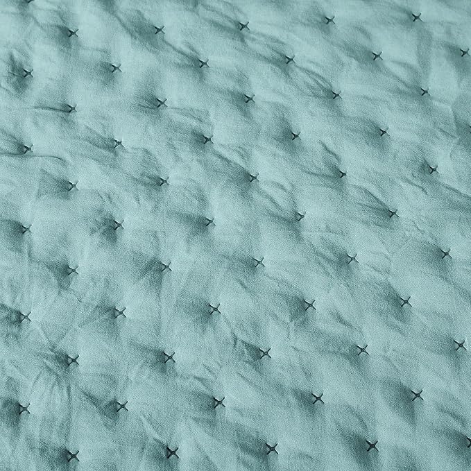 Amazon Basics Brushed Microfiber Quilt Set, Extra Soft - Image 4