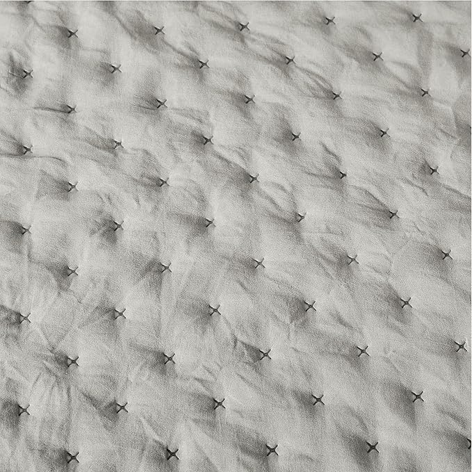 Amazon Basics Brushed Microfiber Quilt Set, Extra Soft - Image 4