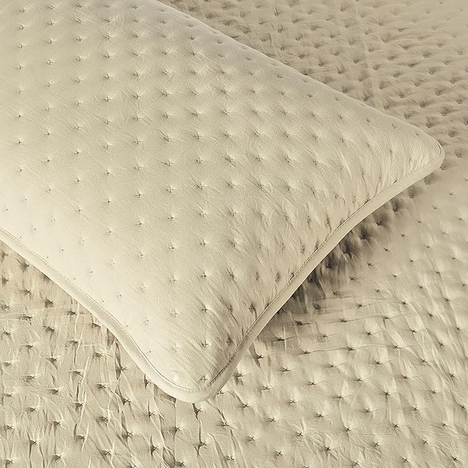 Amazon Basics Brushed Microfiber Quilt Set, Extra Soft - Image 3