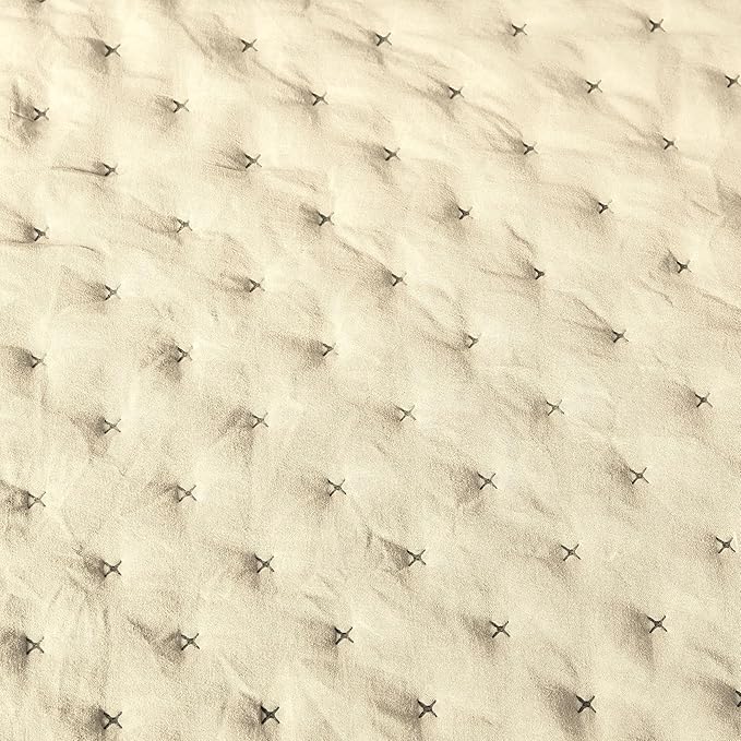 Amazon Basics Brushed Microfiber Quilt Set, Extra Soft - Image 4