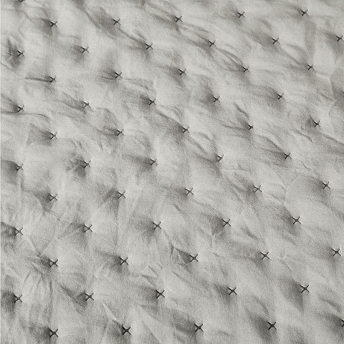Amazon Basics Brushed Microfiber Quilt Set, Extra Soft - Image 4