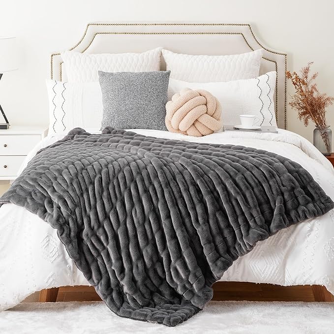 BATTILO HOME Luxury Faux Fur Blanket - Image 3